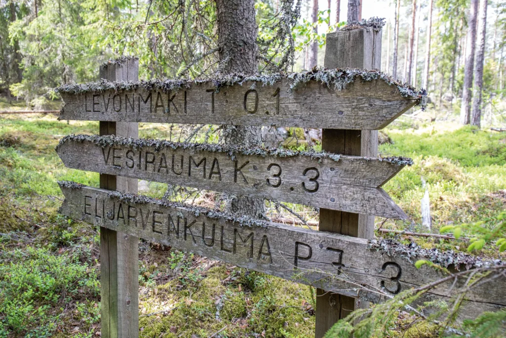 Opastekyltti Vaskijärven luonnonpuistossa