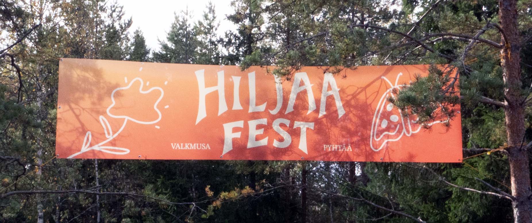 Valkmusaa kuuntelemassa